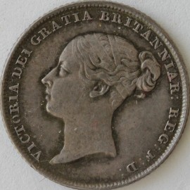 SIXPENCES 1843  VICTORIA VERY SCARCE UNC T