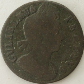 HALFPENCE 1700  WILLIAM III EDGE FLAW GF 