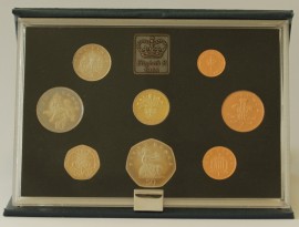 ENGLISH PROOF SETS 1984  Elizabeth II 1/2 P TO ONE POUND (8 Coins) 106,520 FDC
