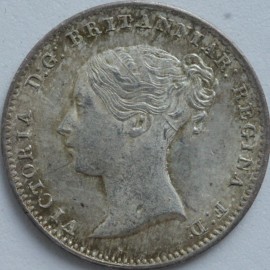 THREEPENCES SILVER 1864  VICTORIA SCARCE UNC T
