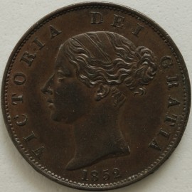 HALFPENCE 1852  VICTORIA DOTS ON SHIELD SCARCE NEF
