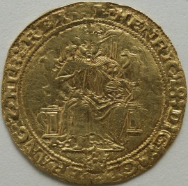 HAMMERED GOLD 1547 -1551 EDWARD VI HALF SOVEREIGN. POSTHUMOUS COINAGE. ISSUED IN THE NAME OF HENRY VIII. SOUTHWARK MINT. MM E SCARCE NVF