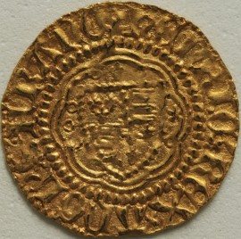 HAMMERED GOLD 1413 -1422 HENRY V QUARTER NOBLE. CLASS C. LIS ABOVE SHIELD. BROKEN ANNULET TO LEFT AND MULLET TO RIGHT OF SHIELD. READS 'EXCVLTABITVR' IN GLORIA. A RARE MISSPELLING OF EXALTABITVR. MM PIERCED CROSS.  GVF